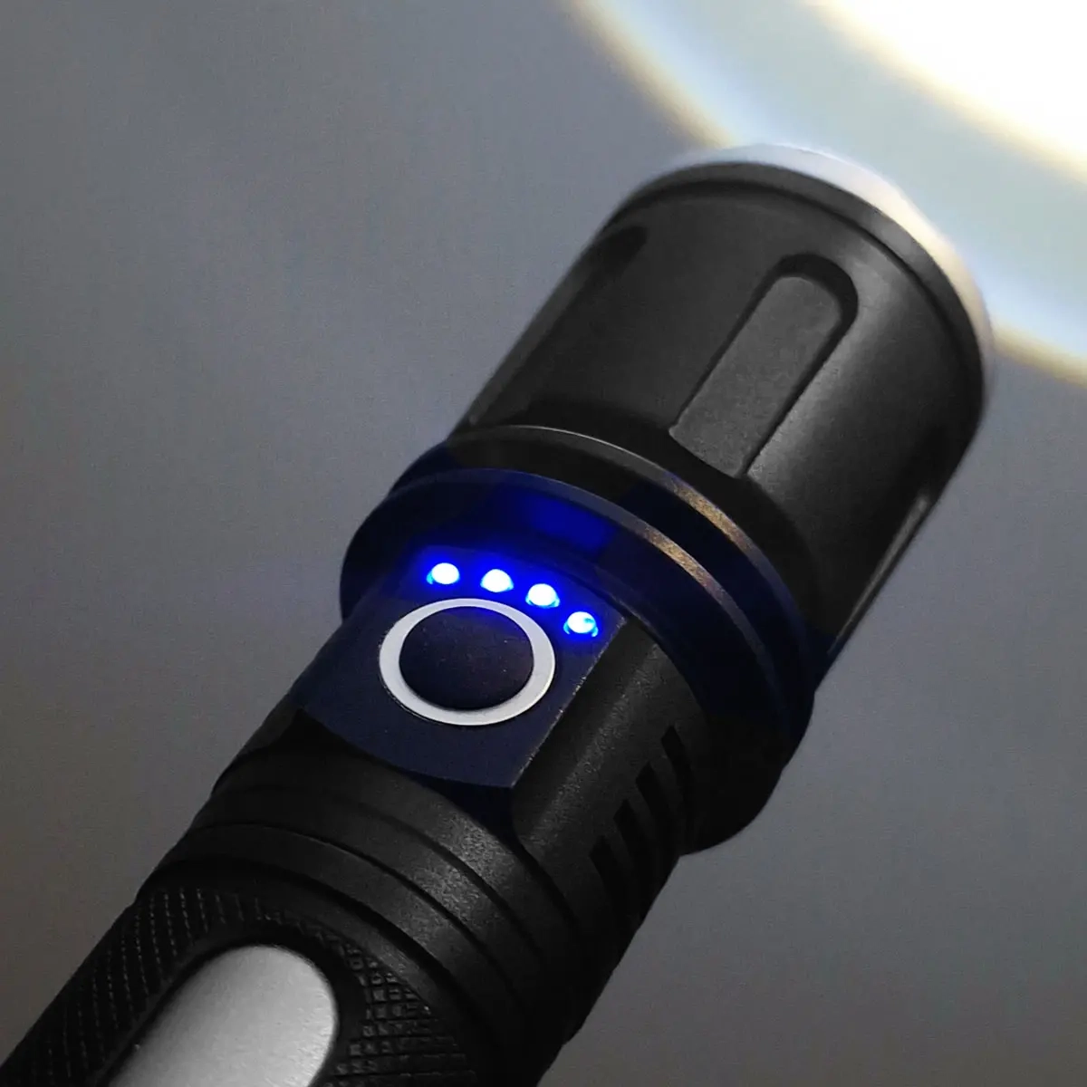 Taschenlampe BlackSoldiers Pro 1500lm - Taschenlampen - 6438168113210 - 2
