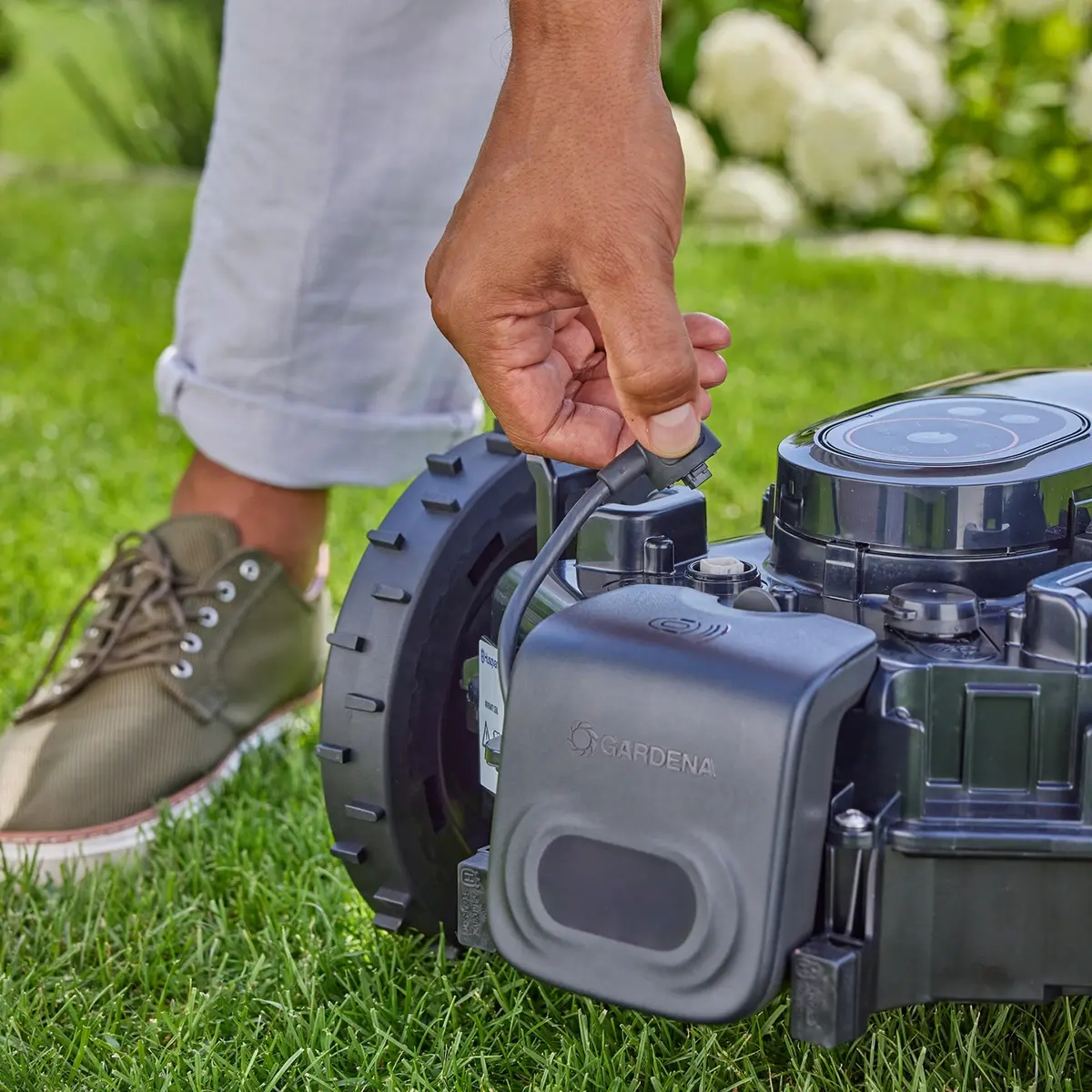 Gardena smart SILENO free 800 med garage och kollisionssensor - Gräsklippare och robotgräsklippare - 6438471351880 - 3