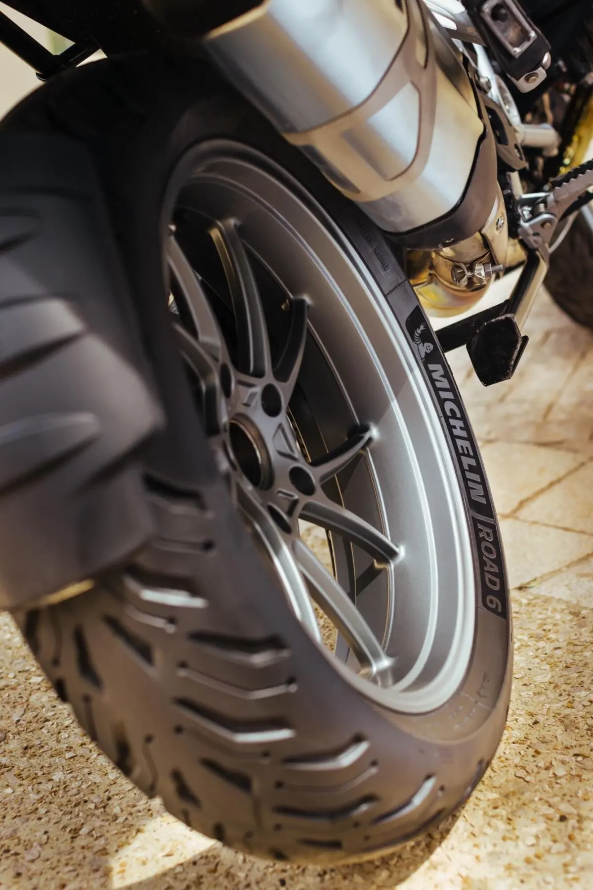 Michelin Reifen 140/70ZR17 66W TL Road 6 - Motorradreifen 17