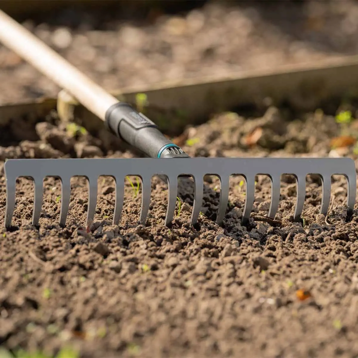 Gartenharke Gardena PureLine FSC 100% - Rechen, Hacken und Unkrautentfernung - 4066407028401 - 3